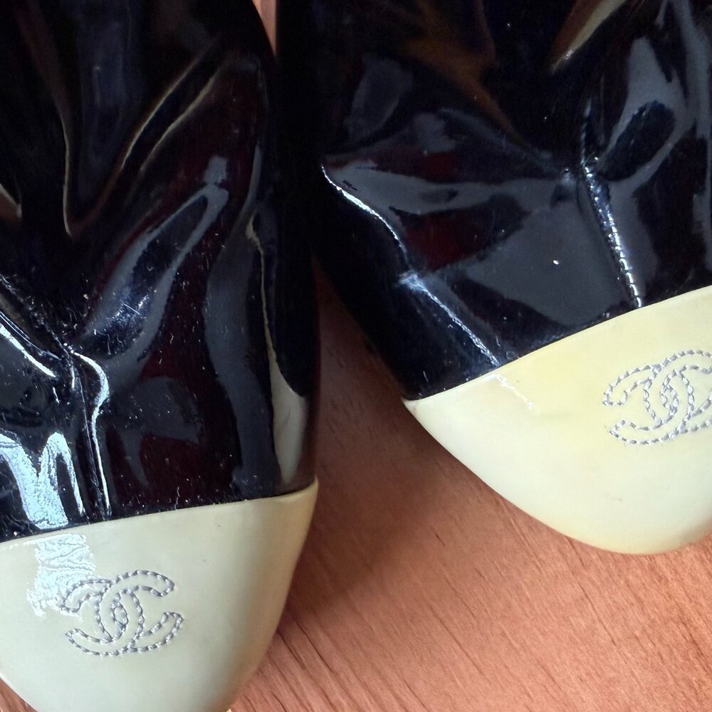 Chanel Women's Black Patent Leather Cap-Toe Flats